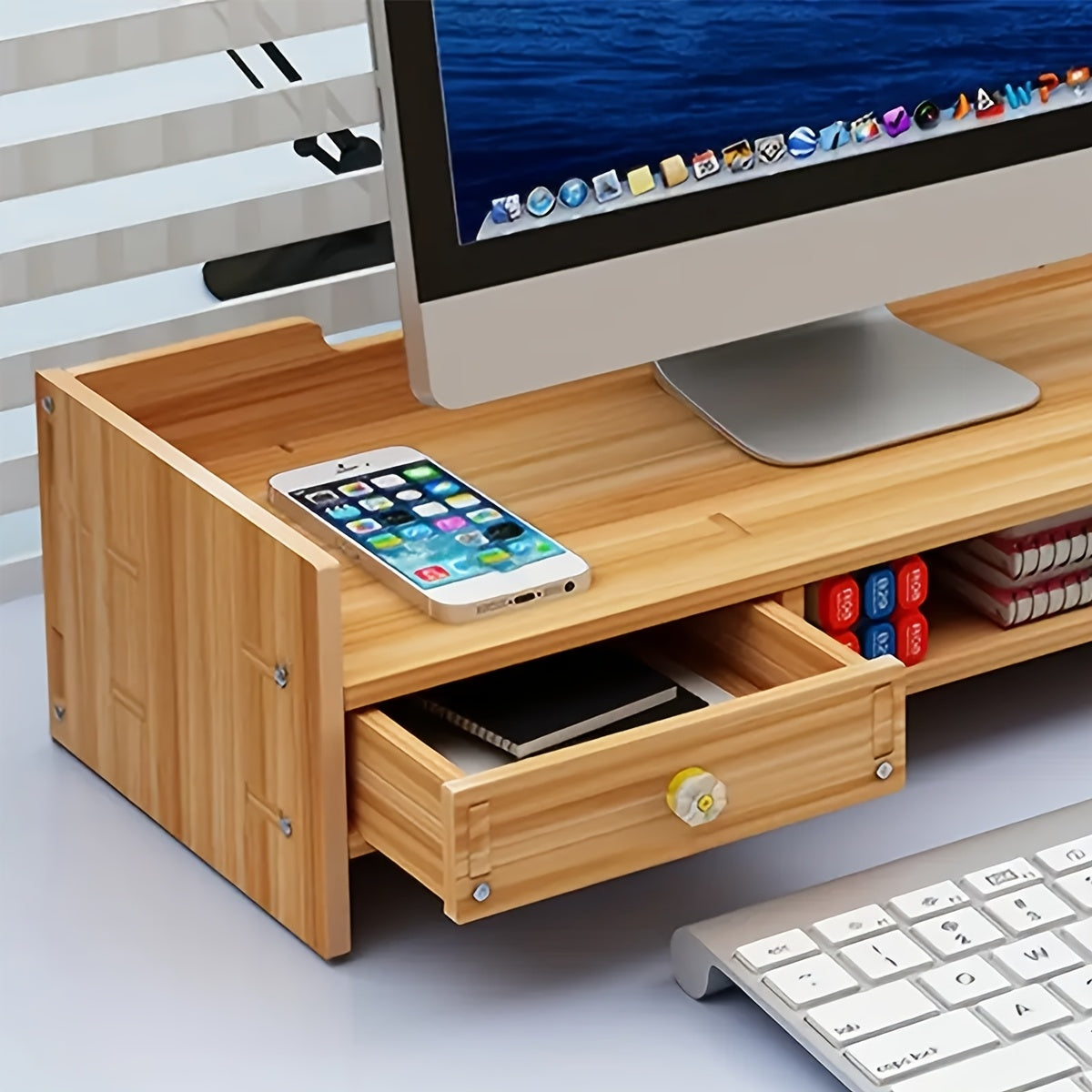 Monitorständer aus Holz mit Schublade und Tastaturauszug